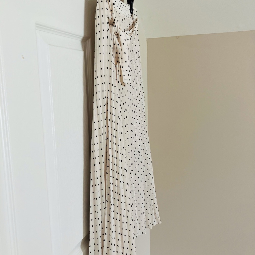 Gently Worn Loft Pleated Midi Skirt with Sash Black/White Size 6 - Picture 4 of 12